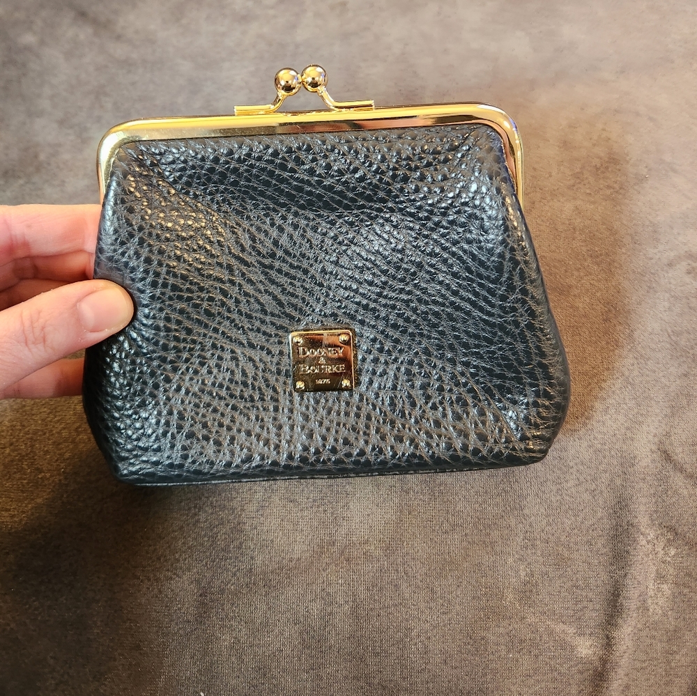 Dooney & bourke wallet coin purse black leather pebbled kiss lock bag